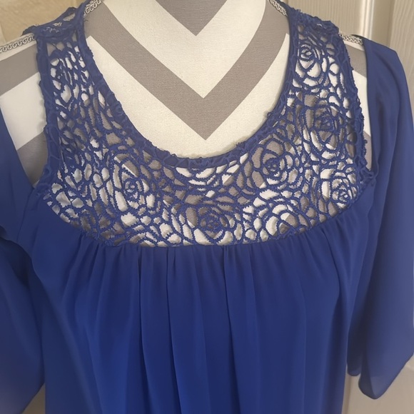 Blue Cold Shoulder Bell Sleeve Dress by Heart Soul - Size Medium - Picture 2 of 11